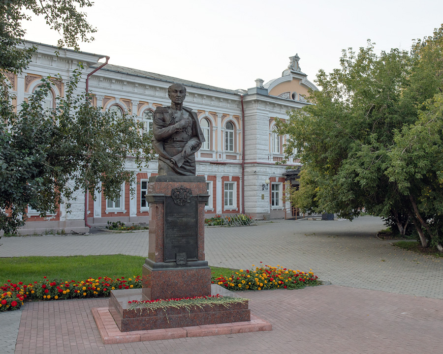 Памятник графу Сперанскому в Иркутске