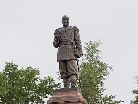 Фото города Иркутска. Памятник Александру III.