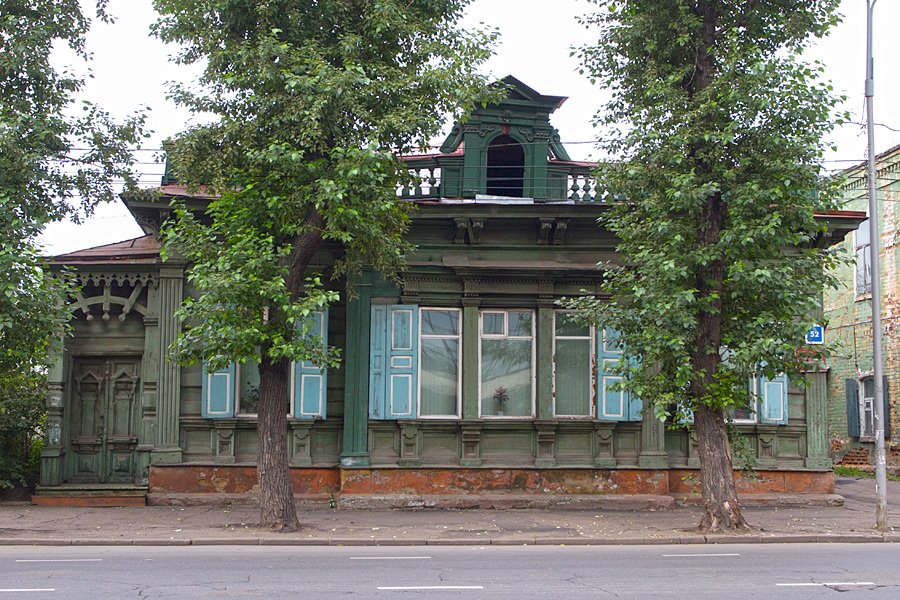 Старый деревянный дом в Иркутске, ул. Декабрьских Событий (Ланинская)