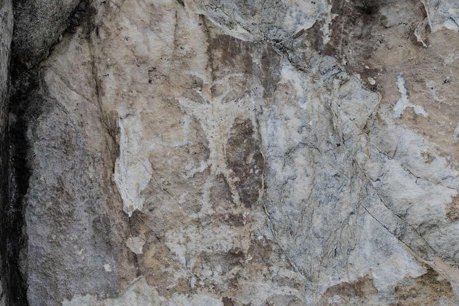 Фотография наскальных изображений на скале Саган-Заба