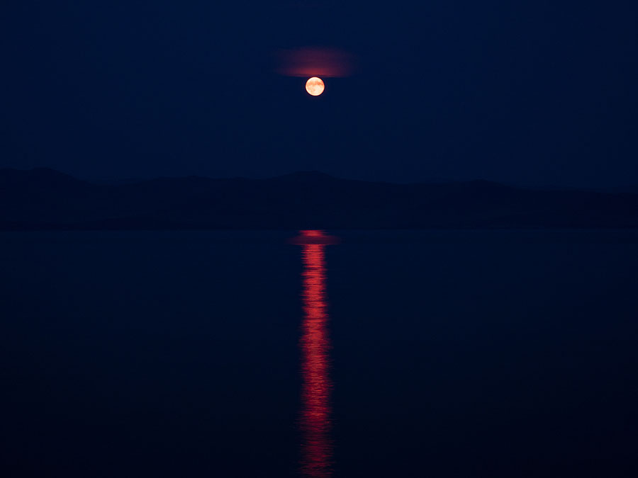 Лунная ночь на Байкале
