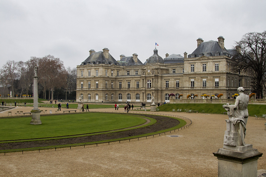 Люксембургский сад в латинском квартале Парижа