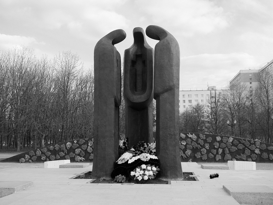 Фото Москвы. Памятник оставшимся без погребения