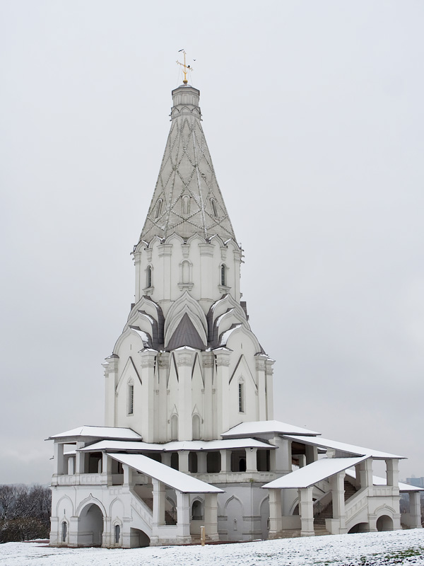 Церковь Вознесения в Коломенском на берегу Москвы-реки
