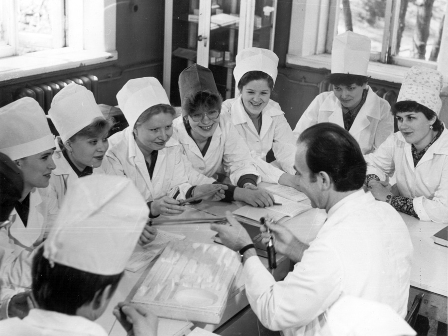 Студенты Иркутского медицинского института