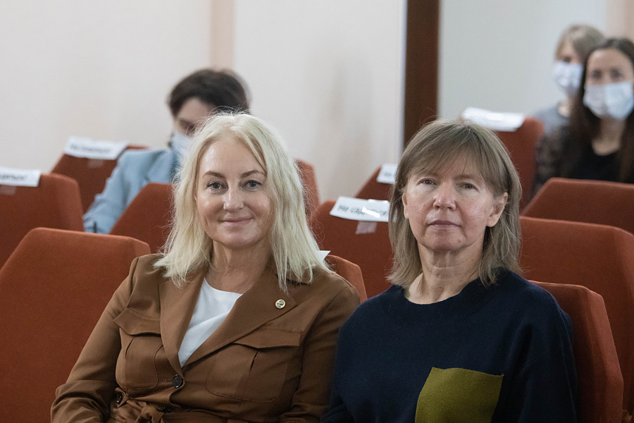 Любовь Владимировна Рычкова и Ольга Витальевна Бугун на психосоматической конференции