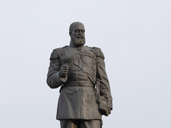 Фото города Иркутска. Памятник Александру III.
