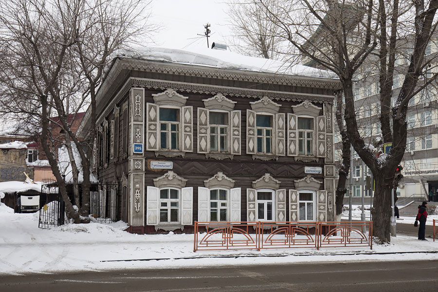 Старый деревянный дом в Иркутске на ул. Горной