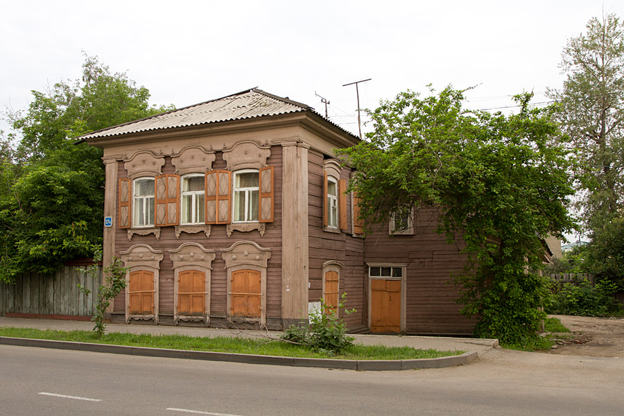 Photo Irkutsk. Старый деревянный дом в Иркутске, ул. Желябова (Большая Трапезниковская)