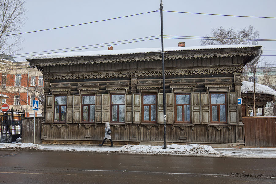 Фото города Иркутска. Старый деревянный дом в Иркутске, ул. Декабрьских Событий (Ланинская)