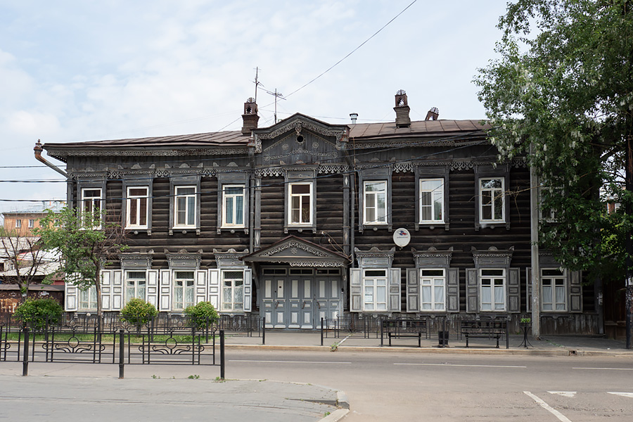Старый деревянный дом в Иркутске, ул. Грязнова (Солдатская 3-я) 9а