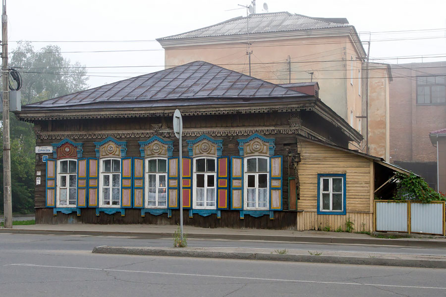 Деревянный дом в Иркутске, ул. Сурикова (Спасо-Лютеранская) 11