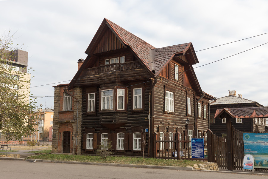 Photo Irkutsk. Старый деревянный дом в Иркутске, пер. Черемховский 1