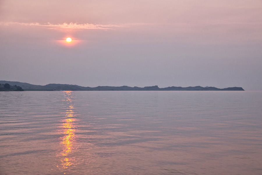 Восход на Байкале в проливе Малое море