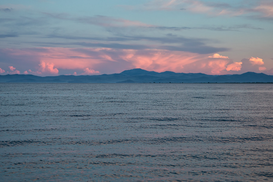 Закат над островом Ольхон со стороны пролива Малое Море