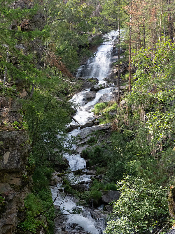 Водопад возле озера Фролиха