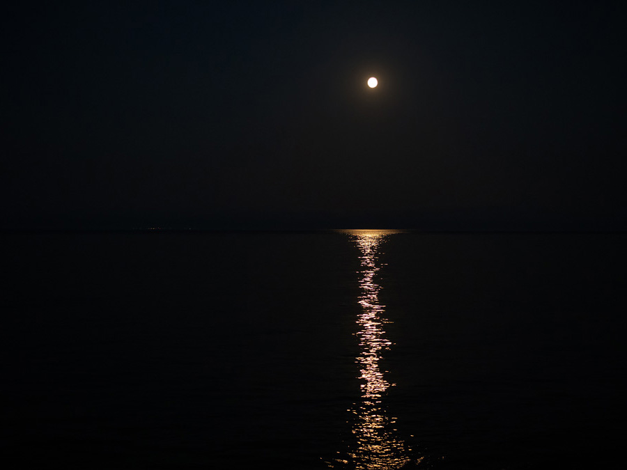 Лунная ночь на Байкале