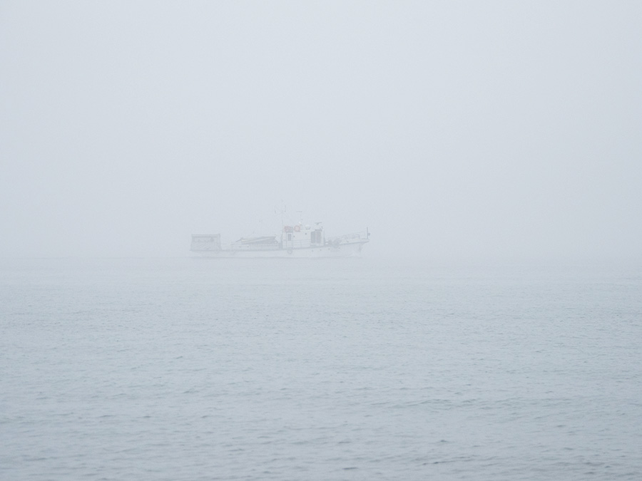Корабль на Байкале в тумане