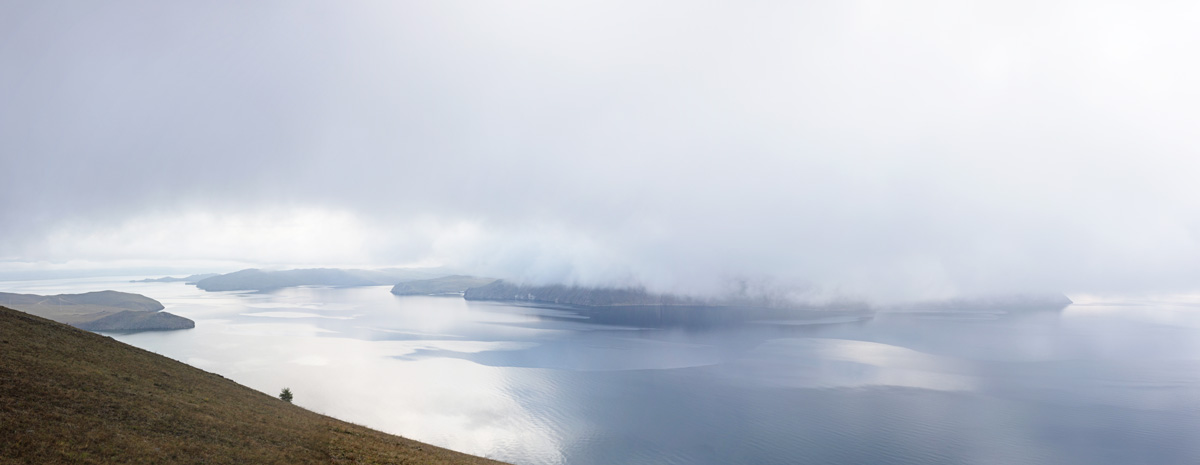Туман над островом Ольхон и проливом Ольхонские ворота