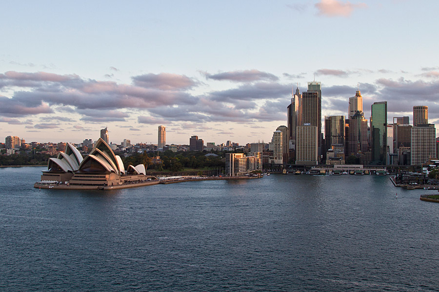 Вид на Сиднейскую бухту и оперный театр