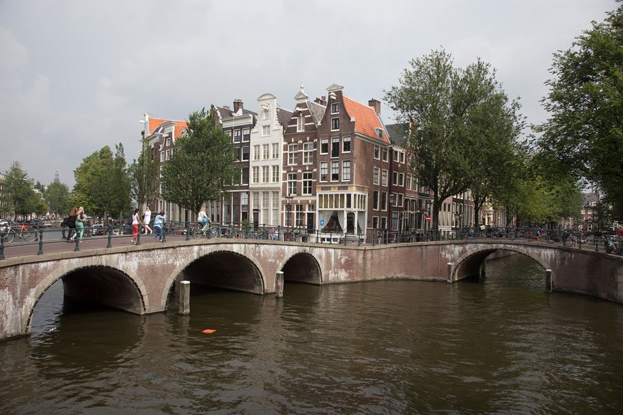 Каналы и старые дома Амстердама