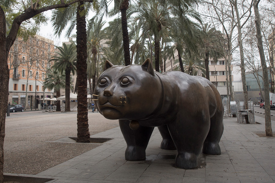 Скульптура кота в Барселоне