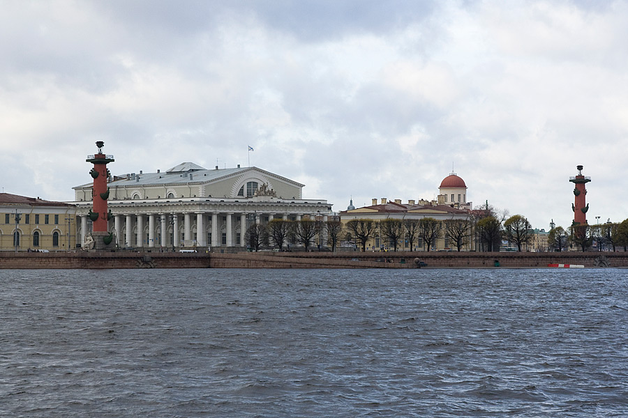 Набережная Санкт-Петербурга. Кунсткамера и здание Биржи