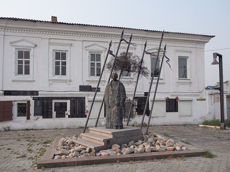 Памятник жертвам политических репрессий в Улан-Удэ