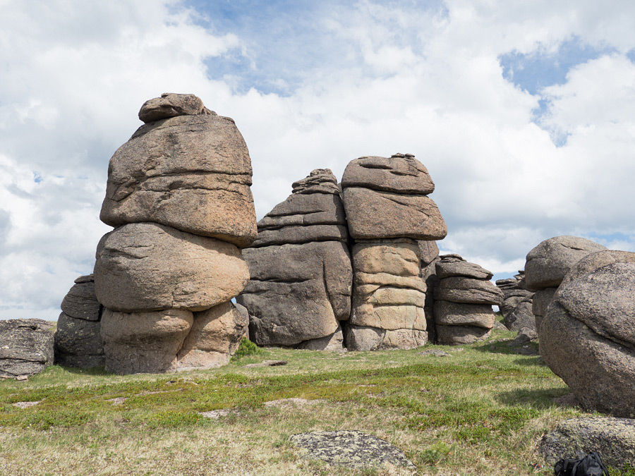 Каменные столбы возле пика Босан